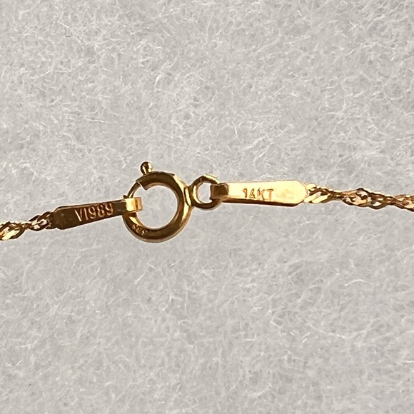 Vintage 14kt Gold 3-Dimensional Diamond Cut Out Pineapple Pendant Necklace - Picture 10 of 11